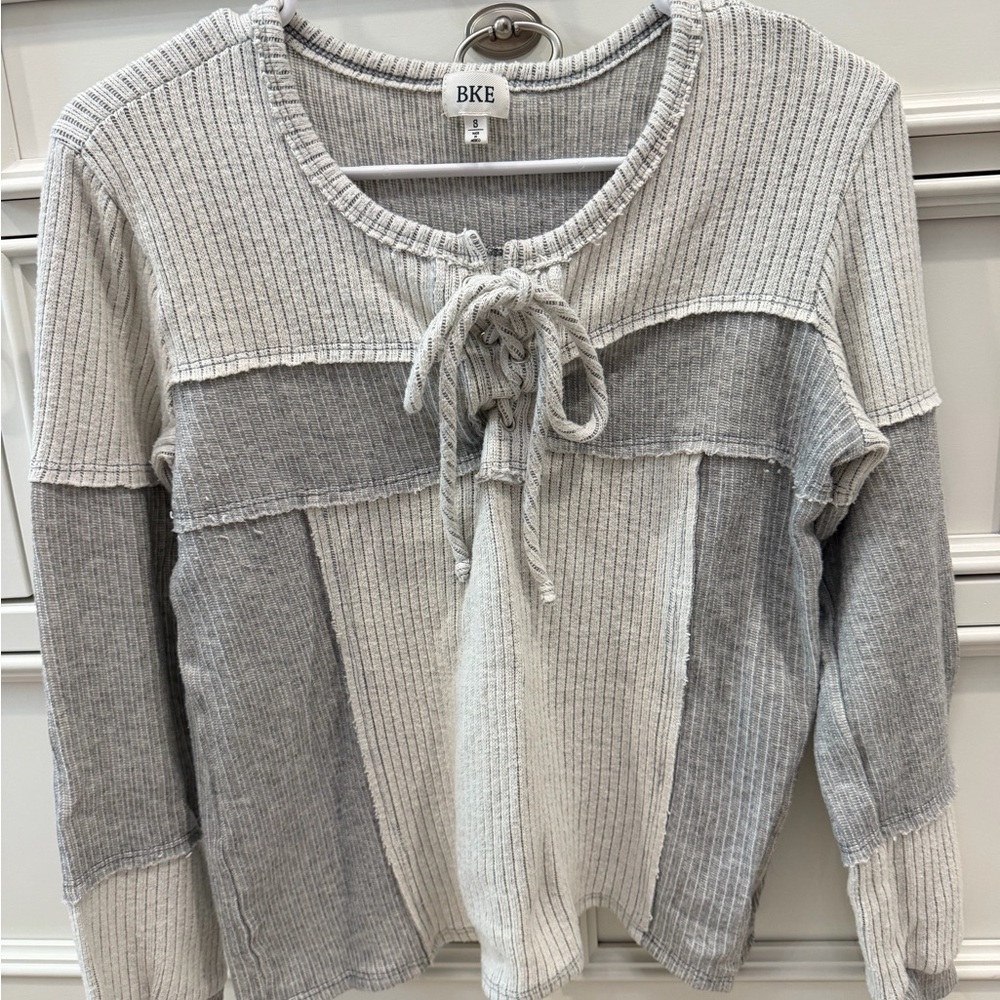 BKE Heathered Gray and Cream Knit Top